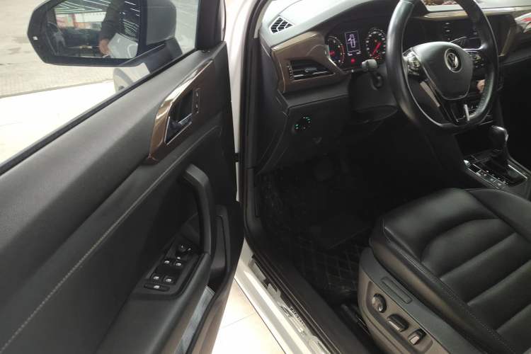 Used Volkswagen Tharu 2020 280TSI Two-Wheel Drive Luxury Plus Version China VI Standard
