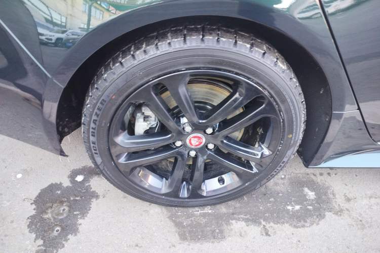 Used Jaguar XEL 2022 2.0T 250 PS R-DYNAMIC S Advanced Sport Edition Right Rear Wheel Hub