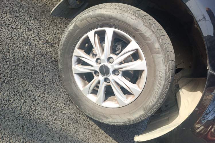 Used FORTHING Lingzhi 2022 Striving Version M5L 1.6L Luxury 7-Seater
