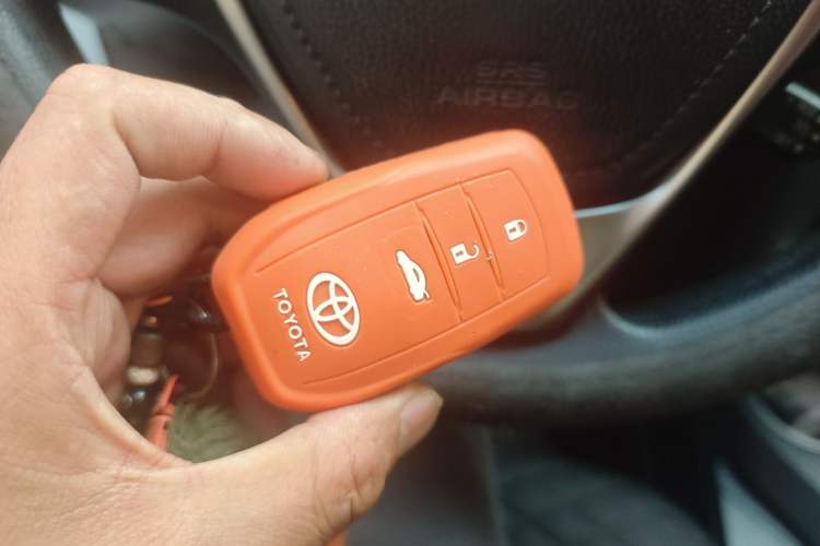 Used Toyota RAV4 2016 2.0L CVT Two-Wheel Drive Fashion Edition China V Standard
