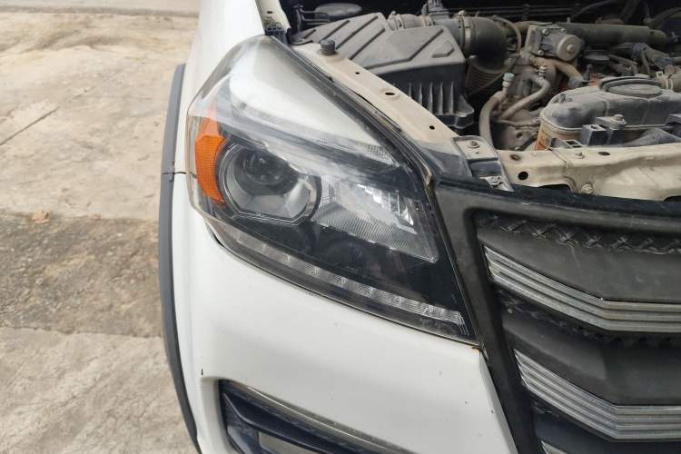 Used Foton Tunland 2018 2.8T E5 Two-Wheel-Drive Comfort Version with Long Wheelbase Equipped with 4J28TC4 Engine
