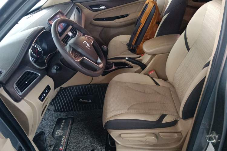 Used Baojun 730 2017 1.5T Manual Fashion Version 7 Seats China V Emission Standard