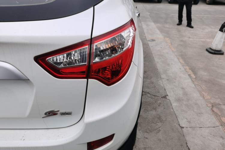 Used CHANGAN CS35 2015 1.6L Automatic Luxury Model China IV Standard Exterior 6