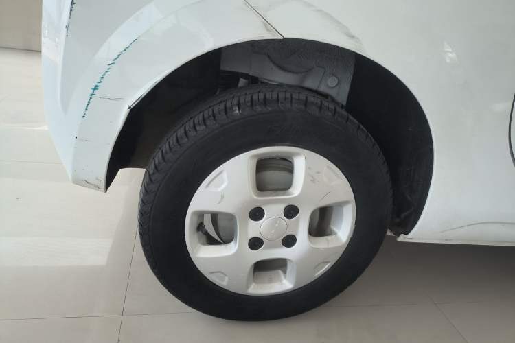Used Roewe Clever 2021 302 km New Four-Seater Super-Efficient Version Right Rear Wheel Hub