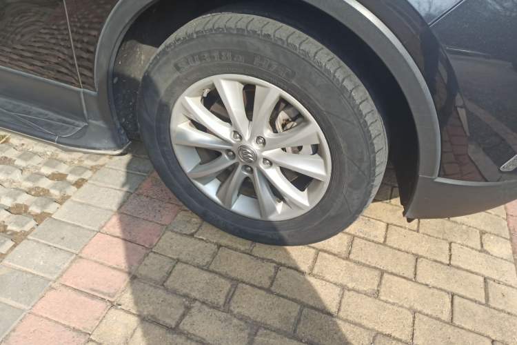 Used Buick Envision 2014 28T Four-Wheel Drive Elite Model Right Front Wheel Hub