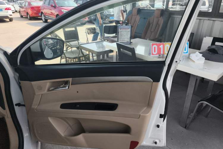 Used Roewe 350 2015 1.5L Manual Luxury Sunroof Edition