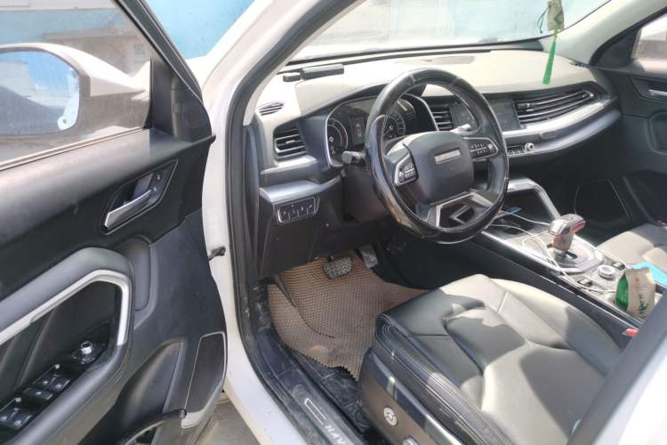 Used Haval H6 2017 Red Label 2.0T Automatic Two-Wheel Drive ZhiShang Model