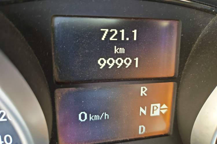 Used Mercedes-Benz M-Class 2010 ML 350 4MATIC Luxury Special Edition Odometer Close Up