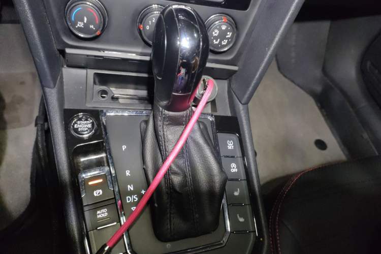 Used Volkswagen Lamando 2015 230TSI DSG Fashion Edition Gear Lever