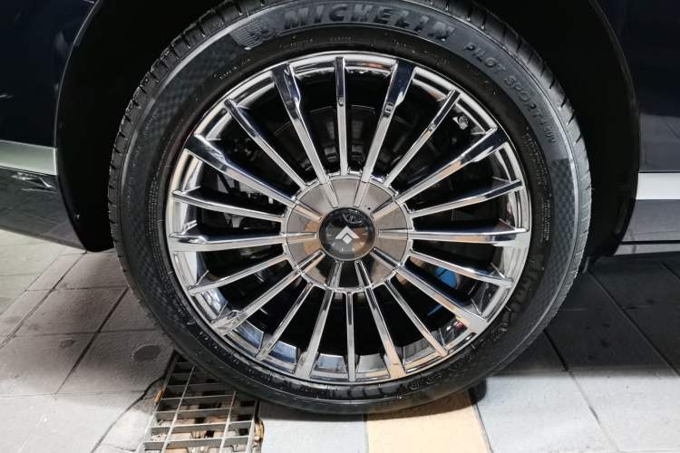 Used Hyptec HL 2025 700 Ultra Six-Seater All-Wheel-Drive LiDAR Version