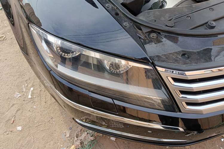 Used Volkswagen Phaeton 2012 4.2L Luxury Custom Edition Right Front Headlight