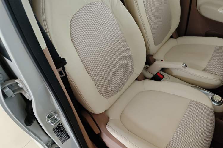 Used Wuling Hongguang MINIEV 2025 Four-Door Version Advanced Edition Right Front Seat