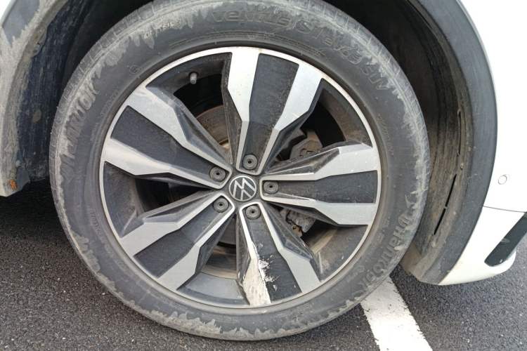 Used Volkswagen Tiguan L 2022 330TSI Automatic Two-Wheel Drive R-Line Enhanced Edition Right Front Wheel Hub