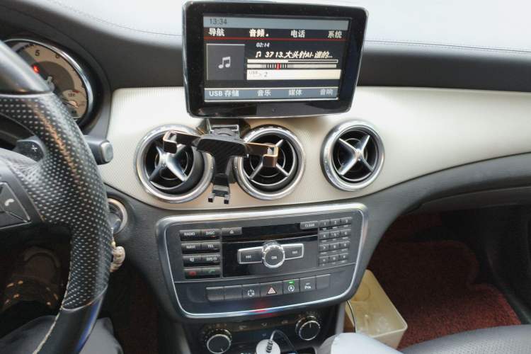 Used Mercedes-Benz GLA 2015 GLA 200 Fashion Model
