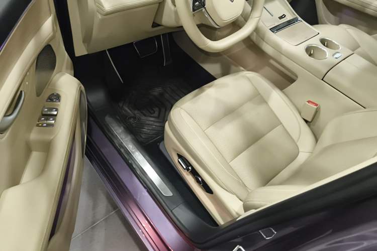 Used Hima AITO M5 2025 Extended-Range Ultra All-Wheel-Drive Version Driver Seat