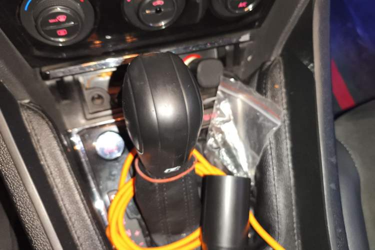 Used Volkswagen C-TREK 2017 230TSI DSG Luxury Model Gear Lever