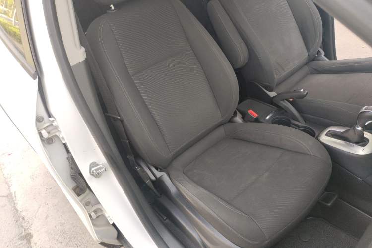 Used Buick Encore 2014 1.4T Automatic Two-Wheel Drive Urban Elite Model Right Front Seat