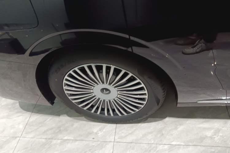 Used VOYAH Dream 2025 PHEV Four-Wheel-Drive Flagship Kunpeng Edition Exterior 8