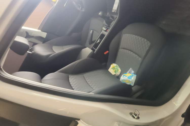 Used Roewe i5 2026 Model 1.5L Manual Comfort Version
