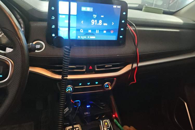 Used JMC Yuhu 7 2022 2.0T Automatic Diesel Two-Wheel Drive Comfort Plus Long Wheelbase Audio And AC Panel