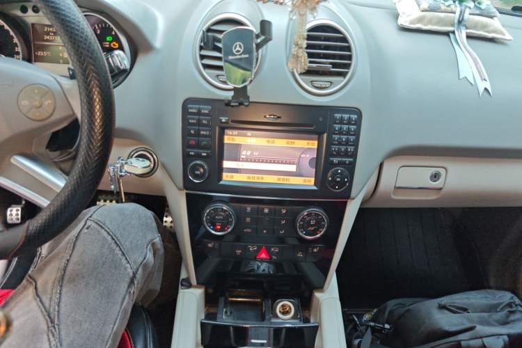 Used Mercedes-Benz M-Class 2010 ML 300 4MATIC
