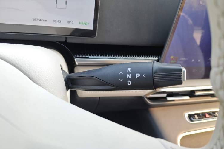 Used VOYAH Dream 2025 PHEV Four-Wheel-Drive Flagship Kunpeng Edition Gear Lever