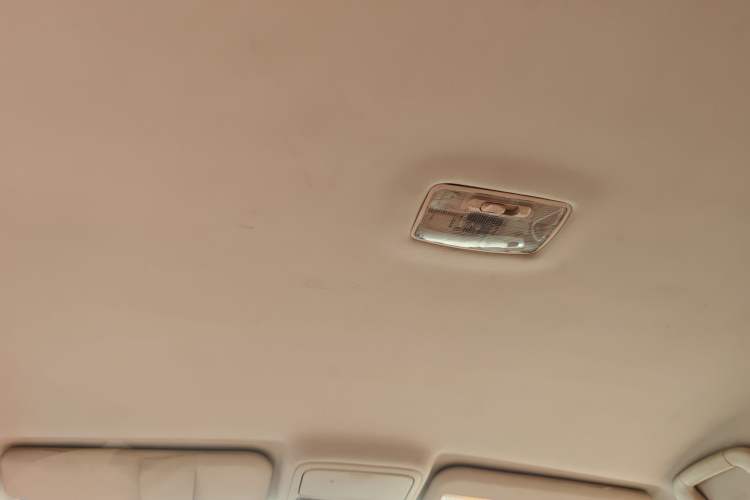 Used JMC Yusheng S350 2013 2.4T Manual Two-Wheel Drive Diesel Luxury Edition 5 Seats Headliner