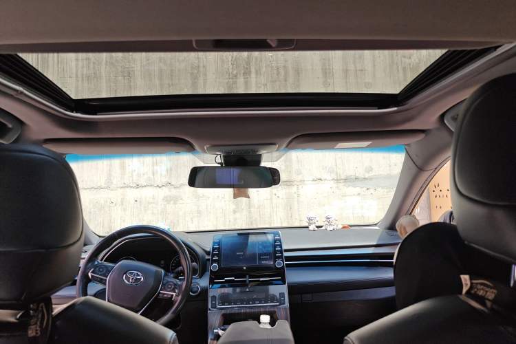 Used Toyota Avalon 2019 2.0L XLE Premium Edition China VI Headliner