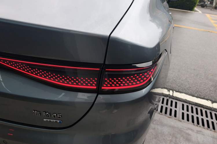 Used BYD Seal 05 DM-i 2025 DM-i Intelligent Drive 120KM Flagship Model Right Rear Taillight