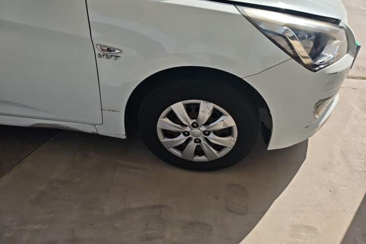 Used Hyundai Verna (older generation) 2014 1.4L Manual Smart GLS Trim
