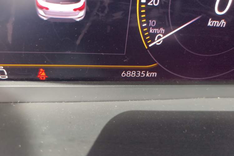 Used Volkswagen T-ROC 2019 280TSI DSG Two-Wheel-Drive Luxury Model China VI Standard Odometer Close Up