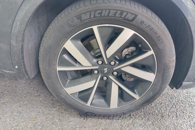 Used Li Auto L8 2023 Pro Model Right Front Wheel Hub