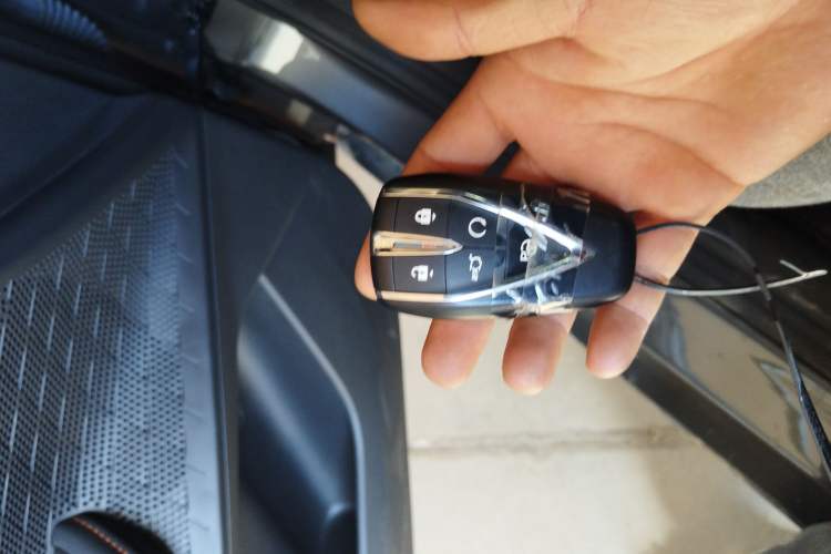 Used Changan UNI-V 2024 1.5T Smart Navigation Version
