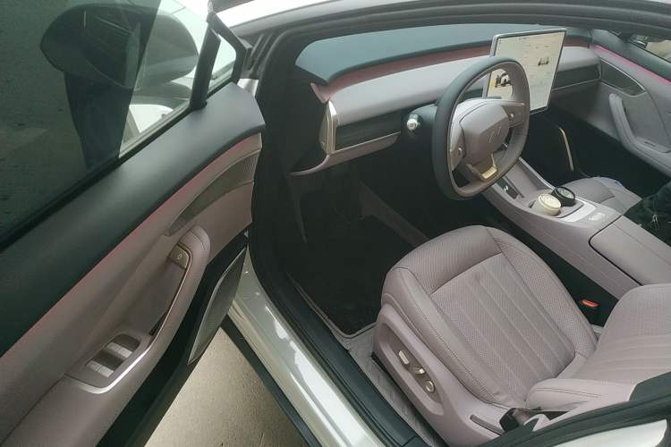 Used ONVO L60 2024 60 kWh Rear-Drive Version
