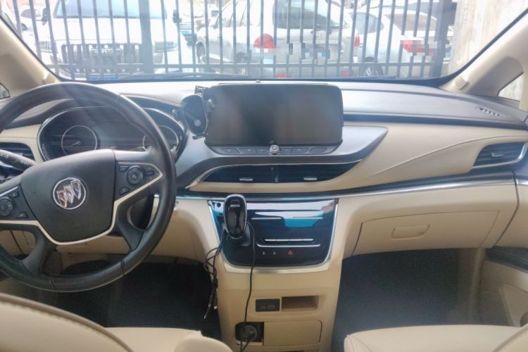 Used Buick GL8 2023 Facelifted Land Cruiser Executive Luxury Version