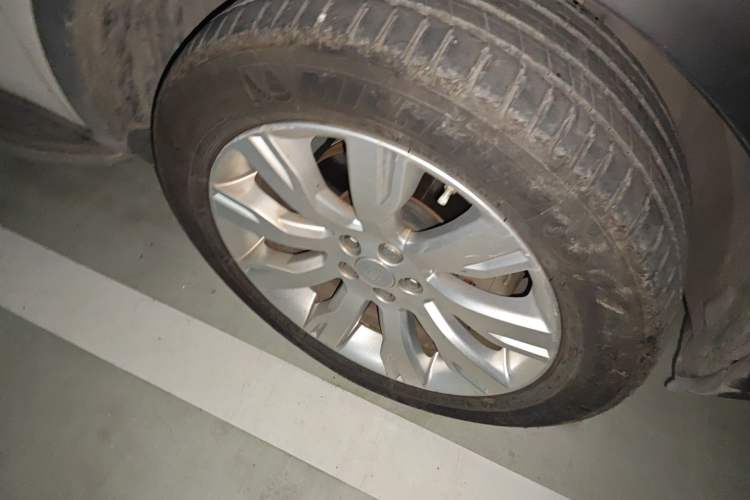 Used Land Rover Discovery Sport 2015 2.0T HSE LUXURY Right Front Wheel Hub