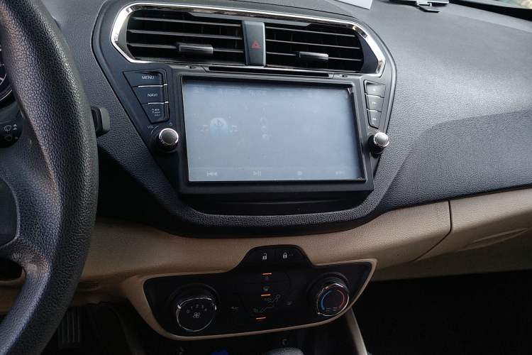 Used Ford Escort 2015 1.5L Automatic Comfort Edition Audio And AC Panel