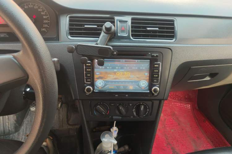 Used Volkswagen Santana 2013 1.6L Manual Fashion Edition Audio And AC Panel