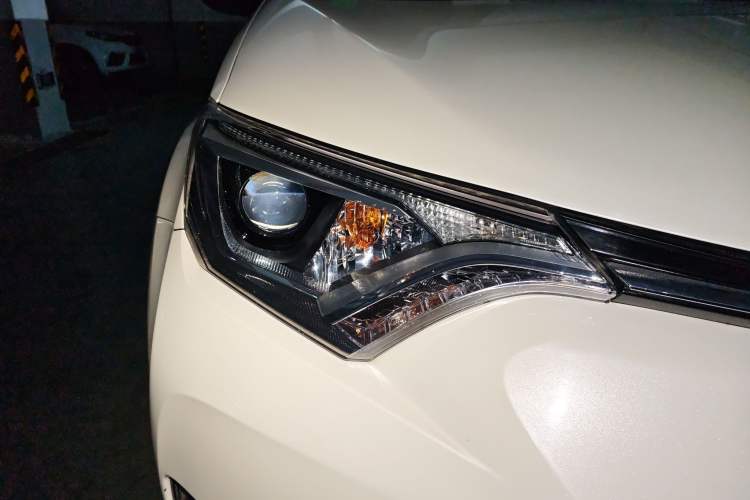 Used Toyota RAV4 2018 2.0L CVT Two-Wheel Drive Fashion X Edition