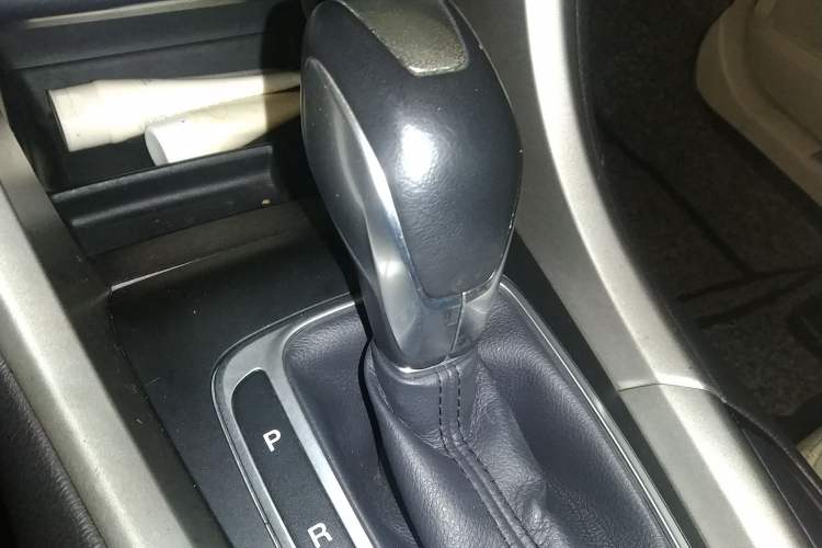Used Ford Mondeo 2013 2.0L GTDi 200 Fashion Edition Gear Lever