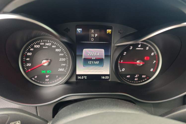 Used Mercedes-Benz GLC 2018 Facelift GLC 260 4MATIC Luxury Edition
