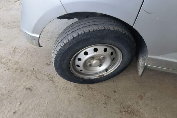 Used Wuling Rongguang 2020 1.2L S Base Model China VI Left Front Wheel Hub