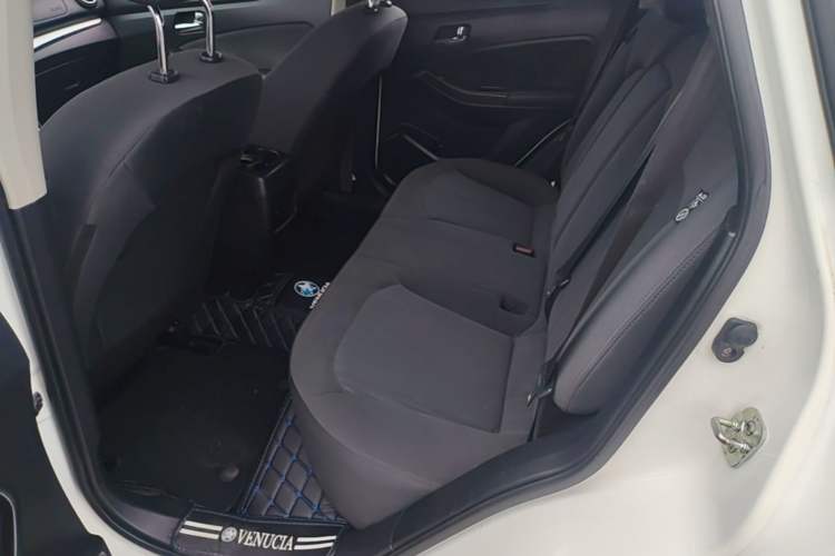 Used Venucia T70 2015 2.0L CVT Smart Choice Edition
