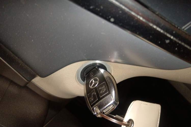 Used Mercedes-Benz M-Class 2014 ML 320 4MATIC Vehicle Key