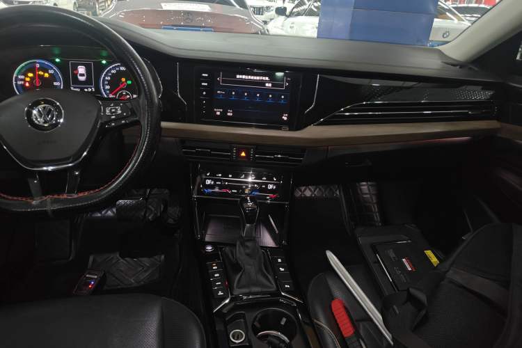 Used Volkswagen Passat New Energy 2020 430 PHEV Hybrid Luxury Edition China VI Standard Audio And AC Panel