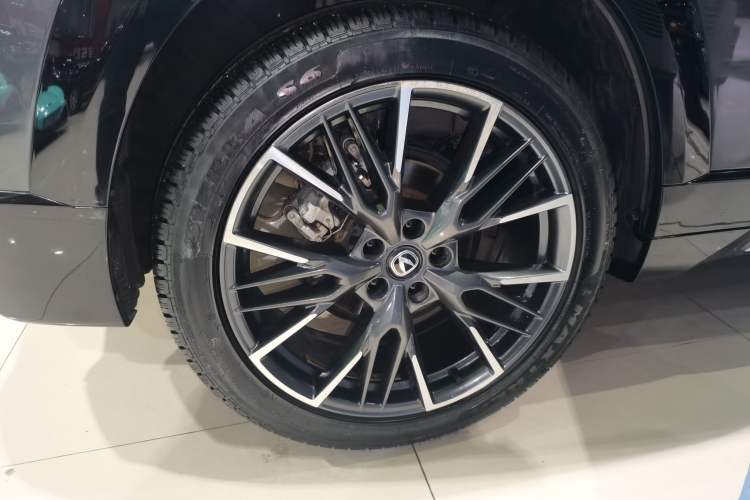 Used CHANGAN UNI-T 2023 Second-Generation 1.5T Prestige Model Right Rear Wheel Hub