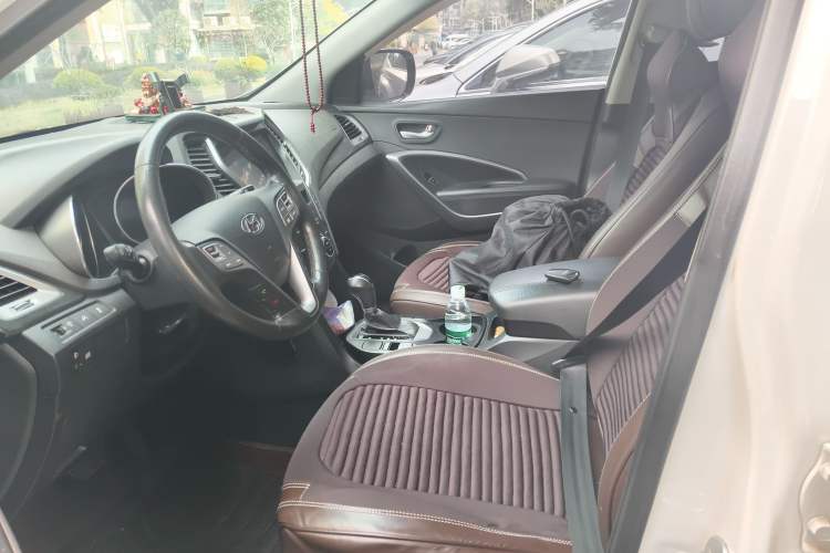 Used Hyundai Santa Fe 2015 2.4L Automatic Two-Wheel Drive Smart Version 5 Seats
