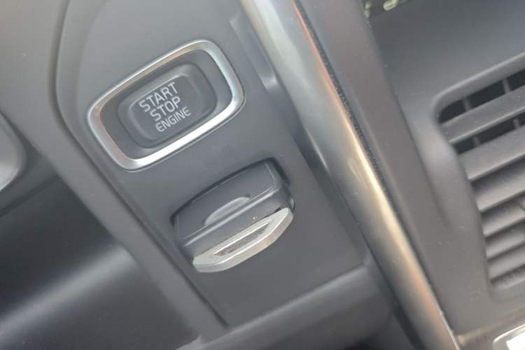 Used Volvo XC60 2015 T5 Smart Upgrade Model Vehicle Key