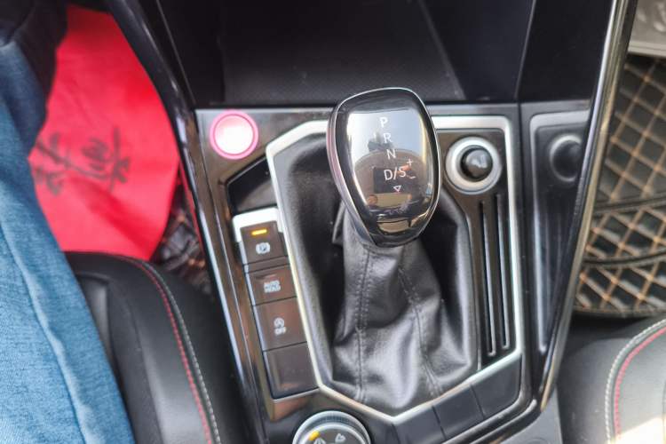 Used Volkswagen Tayron 2019 330TSI Four-Wheel Drive Luxury Version China VI Standard Gear Lever