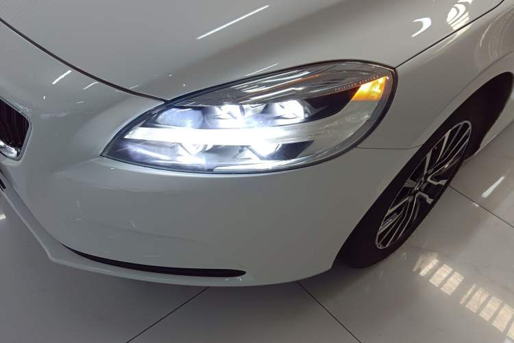 Used Volvo V40 2017 T3 Zhiyi Edition